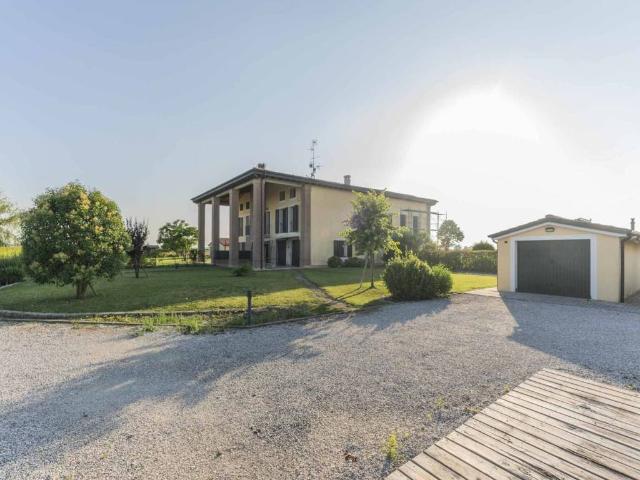 Villa Schiera in vendita a Unione Alto Ferrarese, Poggio Renatico