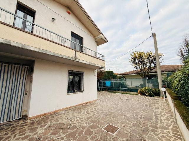 Villa Indipendente in vendita a Poggio Rusco, Lombardia