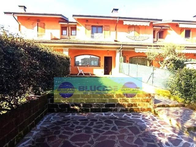 Villa Schiera in vendita a Pognano, Lombardia