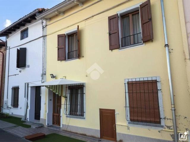 Villa Schiera in vendita a Polesine Zibello, Pieveottoville