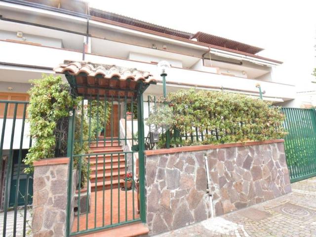 Villa Schiera in vendita a Pollena Trocchia, Campania