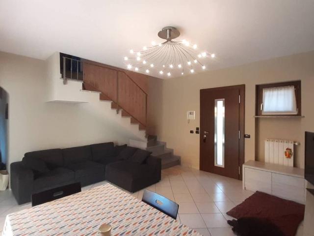Villa Schiera in vendita a Pombia, Novara