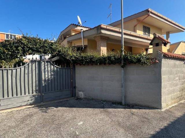 Villa Schiera in vendita a Tognazzi, Roma Capitale