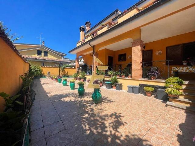 Villa Schiera in vendita a Roma Capitale, Lazio