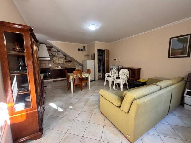 Villa Schiera in vendita a Torvajanica, Pomezia
