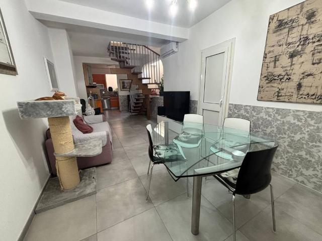 Villa Schiera in vendita a Torvajanica, Pomezia