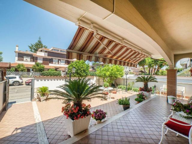 Villa Schiera in vendita a Torvajanica, Roma Capitale