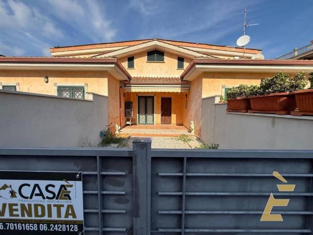 Villa Schiera in vendita a Pomezia, Roma Capitale