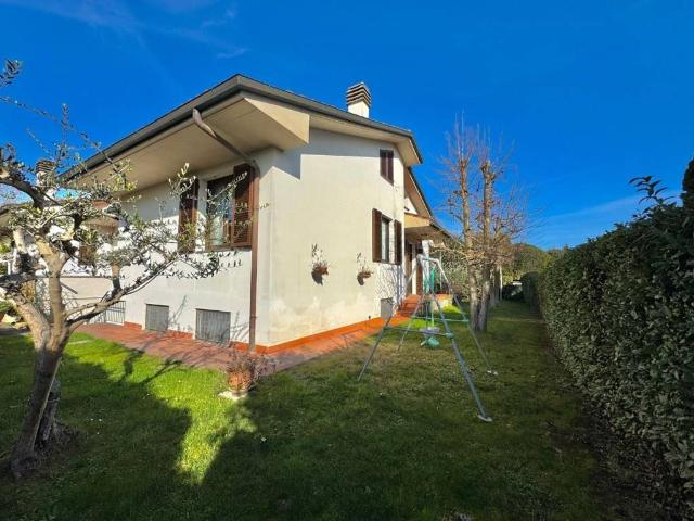Villa Schiera in vendita a Ponsacco, Toscana