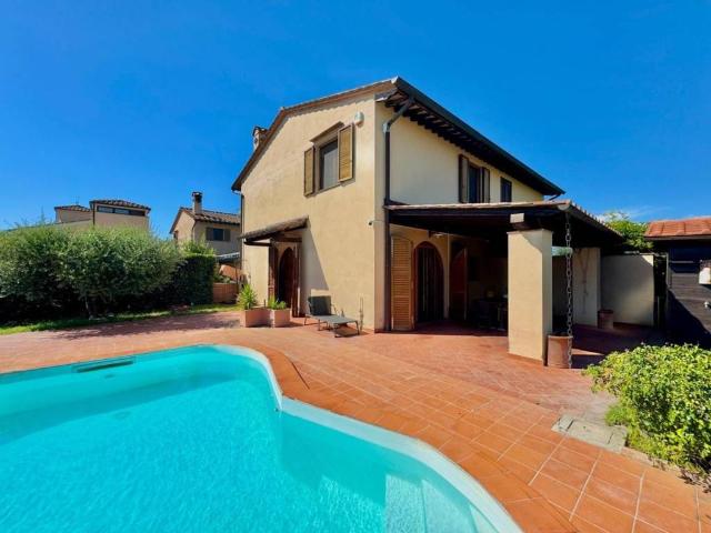 Villa Schiera in vendita a Ponsacco, Toscana