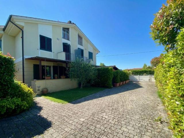 Villa Schiera in vendita a Ponsacco, Toscana