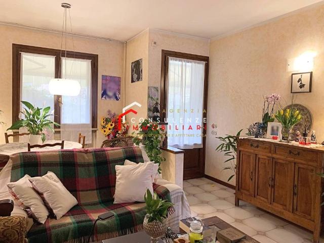Villa Schiera in vendita a Ponzano Veneto, Zanella