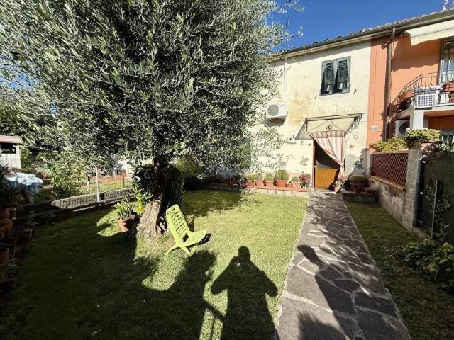 Villa Schiera in vendita a Rughi, Porcari