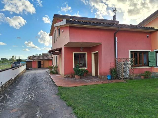Villa Schiera in vendita a Rughi, Porcari