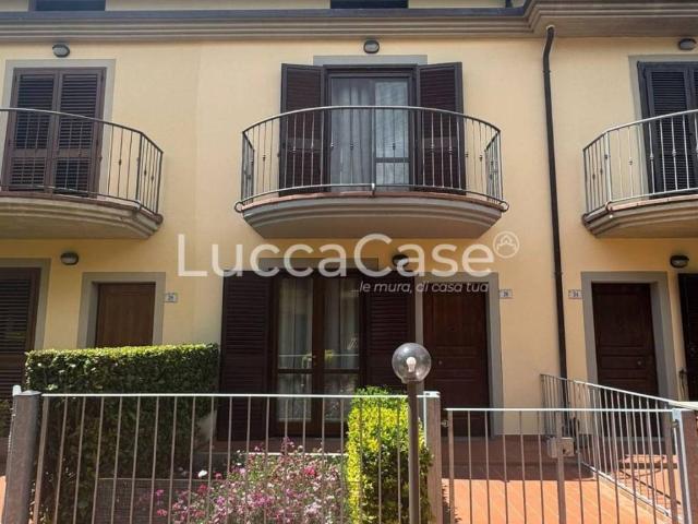 Villa Schiera in vendita a Porcari, Toscana