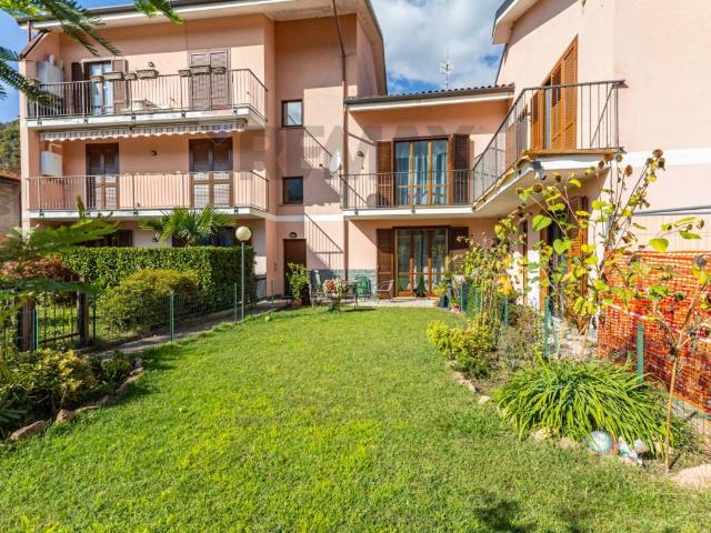 Villa Schiera in vendita a San Pietro, Porto Ceresio