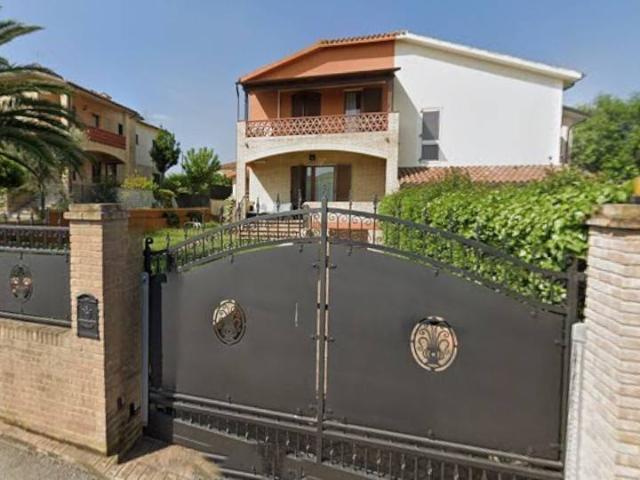 Villa Schiera in vendita a Marche, Macerata