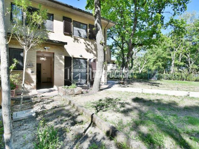 Villa Schiera in vendita a Faleriense, Marche