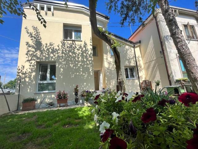 Villa Schiera in vendita a Contarina, Porto Viro