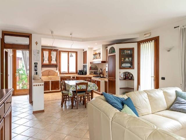 Villa Schiera in vendita a Pove Del Grappa, Veneto