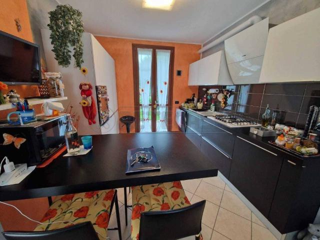 Villa Schiera in vendita a Pozzaglio, Lombardia