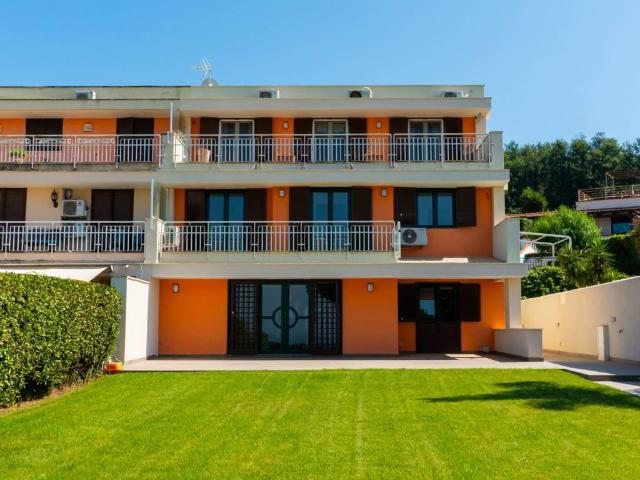 Villa Schiera in vendita a Pozzuoli, Campania