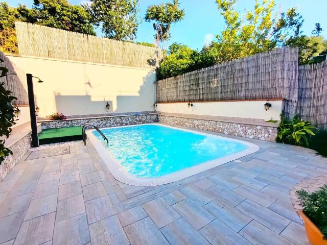 Villa Schiera in vendita a Pozzuoli, Campania