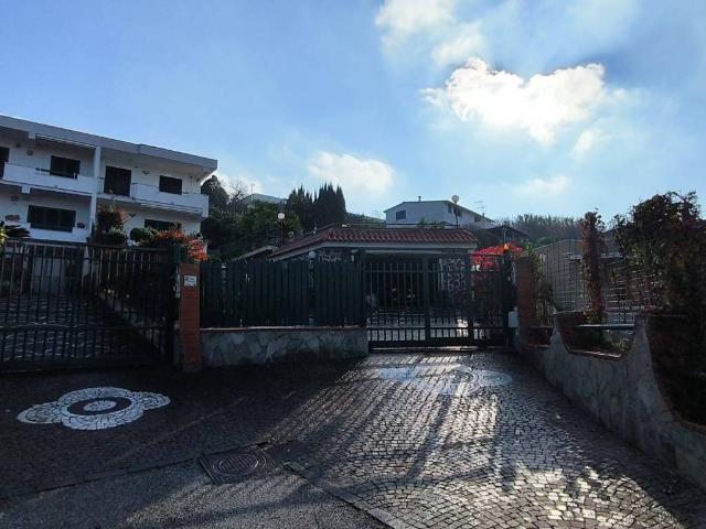 Villa Schiera in vendita a Pozzuoli, Campania