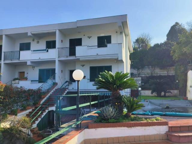 Villa Schiera in vendita a Pozzuoli, Campania