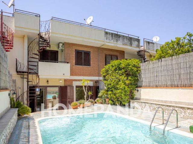 Villa Schiera in vendita a Pozzuoli, Campania