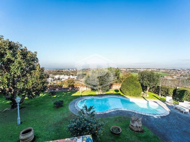 Villa Schiera in vendita a Pozzuoli, Campania