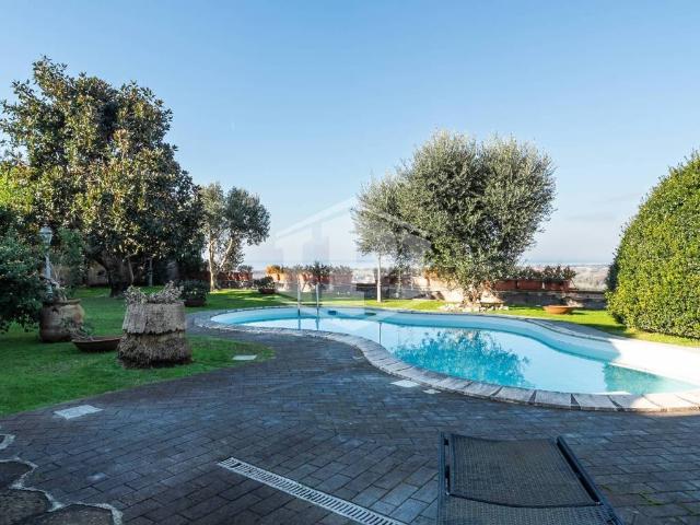 Villa Schiera in vendita a Pozzuoli, Campania