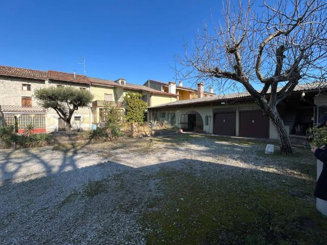 Villa Schiera in vendita a Pozzuolo Del Friuli, Friuli-Venezia Giulia