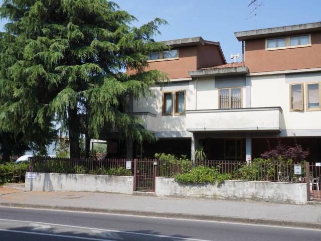 Ville Schiera in vendita a Prato