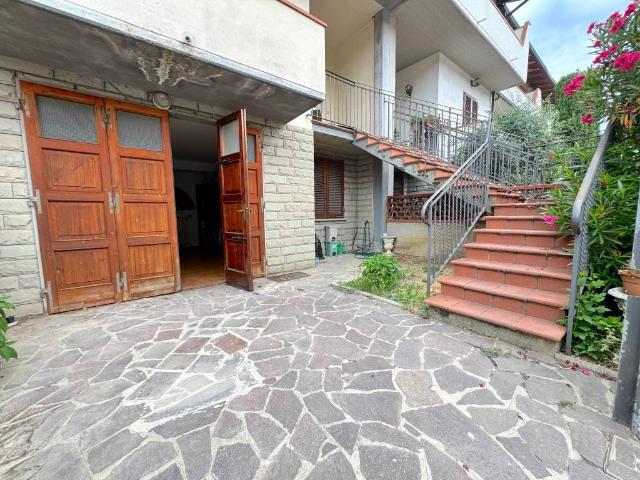 Villa Schiera in vendita a Prato, Toscana