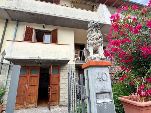 Villa Schiera in vendita a Prato, Toscana