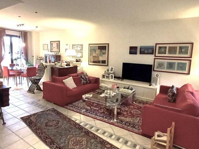 Villa Schiera in vendita a Grignano, Prato