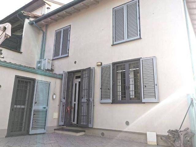 Villa Schiera in vendita a Prato, Toscana