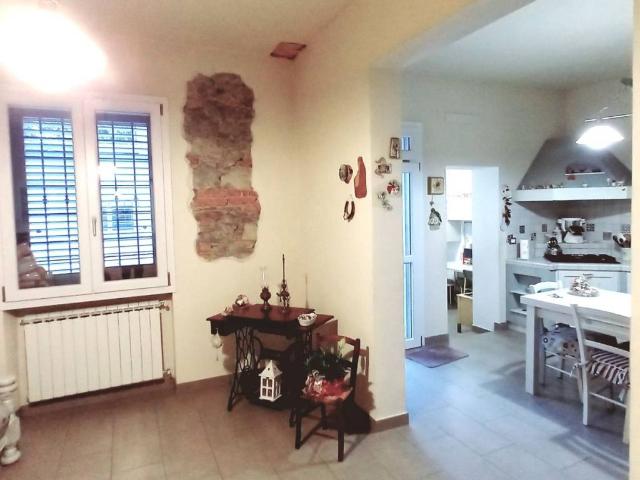 Villa Schiera in vendita a Prato, Toscana