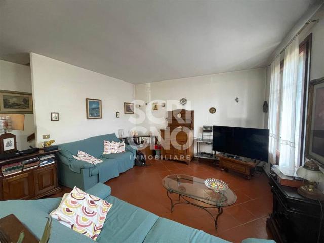 Ville Schiera in vendita a Prato, Galciana
