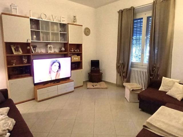 Villa Schiera in vendita a Centro Direzionale, Prato