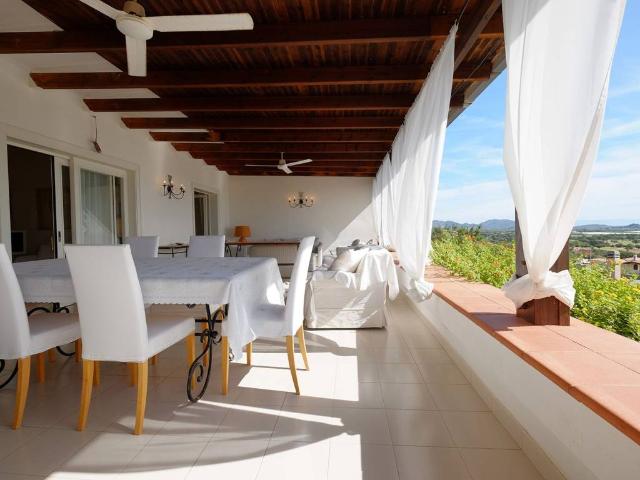 Villa Schiera in vendita a Pula, Sardigna/Sardegna
