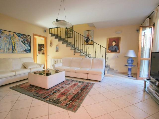 Villa Schiera in vendita a Pula, Sardigna/Sardegna