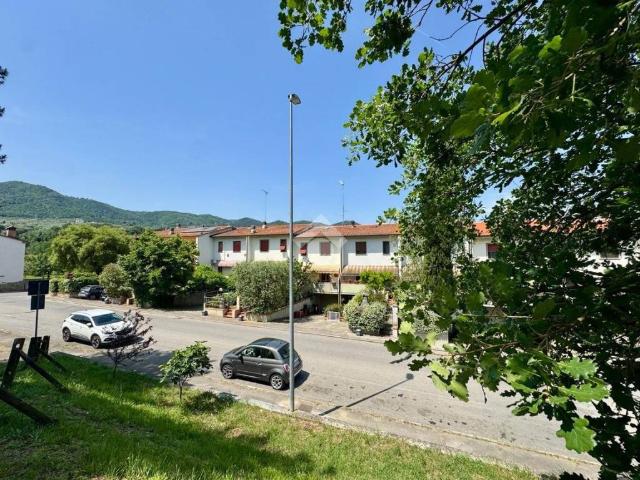 Villa Schiera in vendita a Quarrata, Toscana