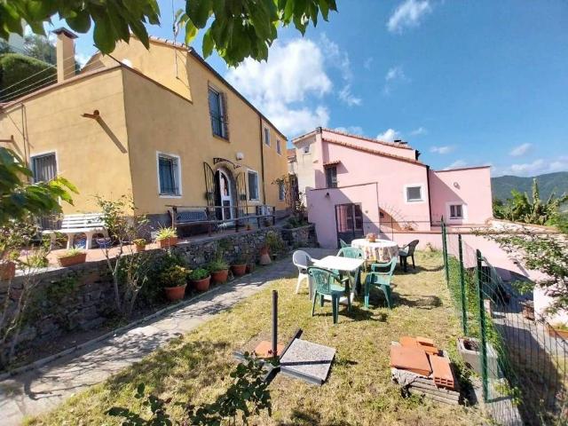 Villa Schiera in vendita a Quiliano, Liguria
