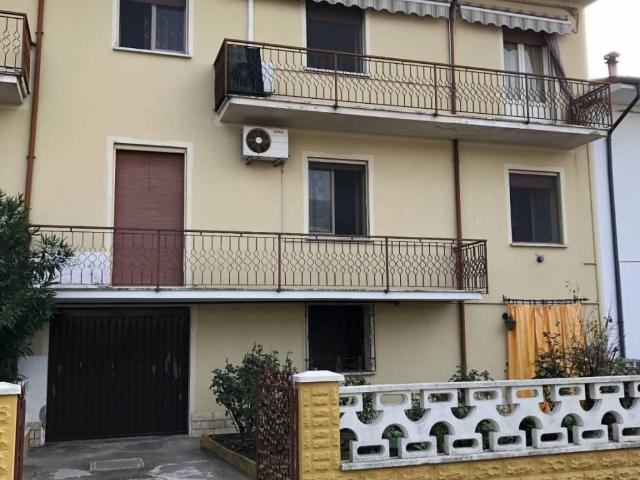 Villa Schiera in vendita a Quistello, Lombardia