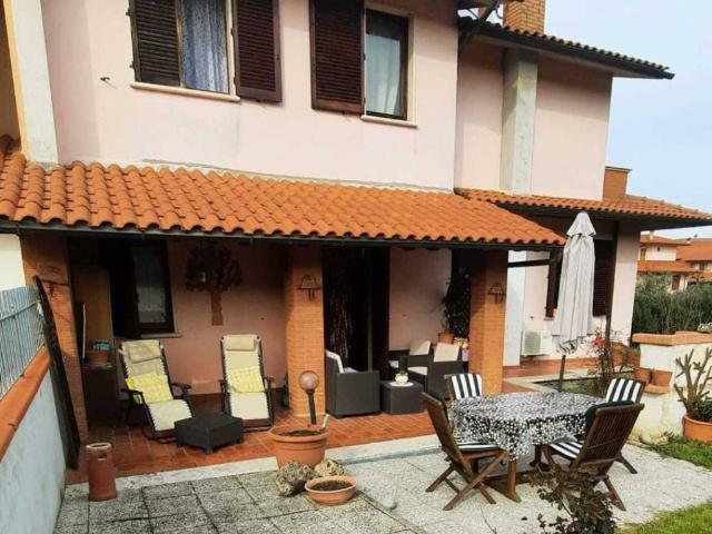 Villa Schiera in vendita a Rapolano Terme, Toscana