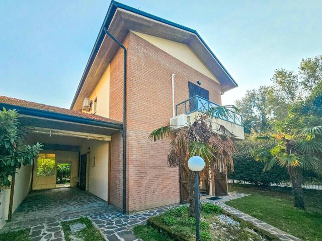 Villa Schiera in vendita a Punta Marina Terme, Ravenna