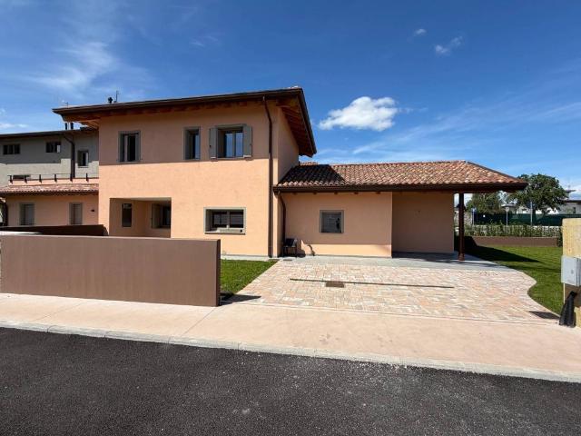 Villa Schiera in vendita a Reana del Rojale / Reane dal Roiâl, Friuli-Venezia Giulia