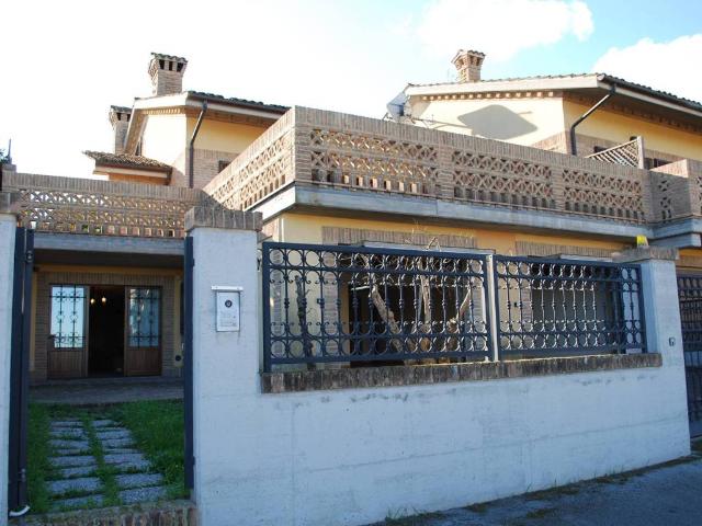 Villa Schiera in vendita a Marche, Macerata
